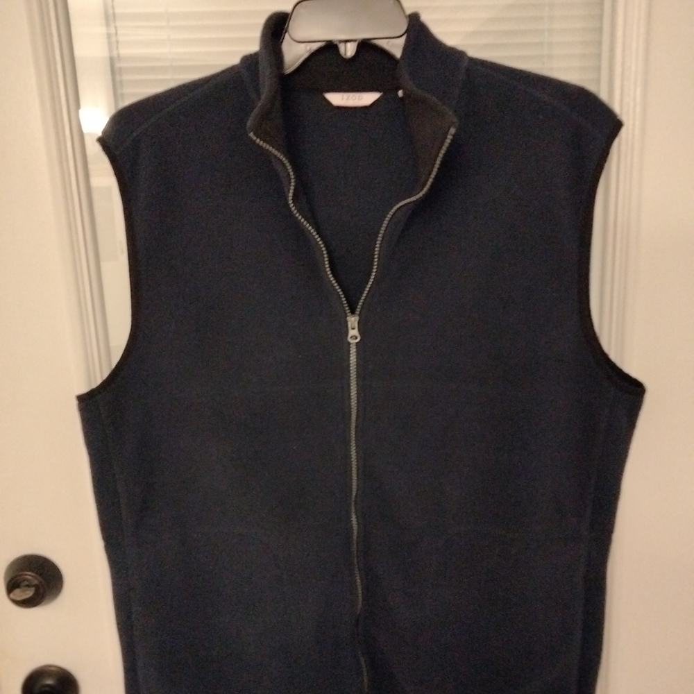 Izod fleece vest. Men Large